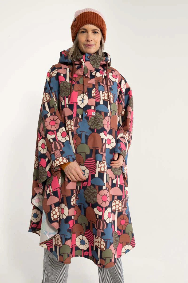 Danefae Danebodil Rainponcho Dark Navy Mykologi voorzijde