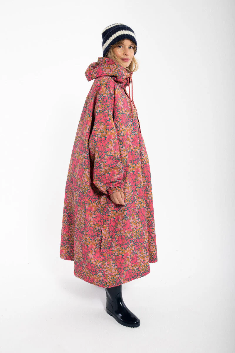 Danefae Danedream Drops Poncho Berrygood Roze zijkant
