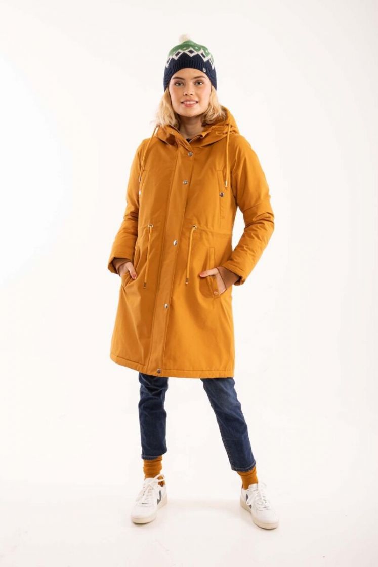 Danefae-Winter-Regenjas-Dames-Danenora-mosterd-model