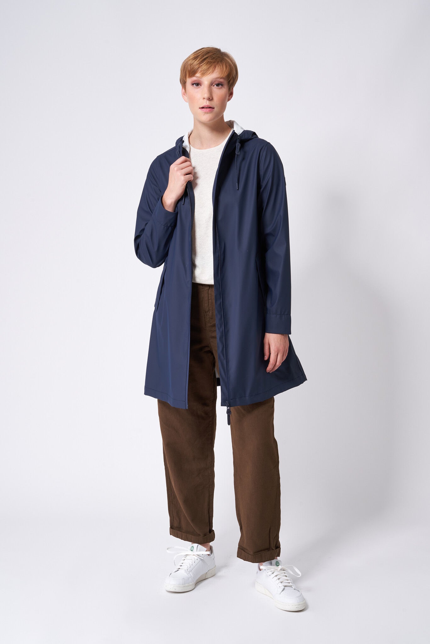 Tantä Nuovola Navy women's raincoat, shop now at Hipinderegen