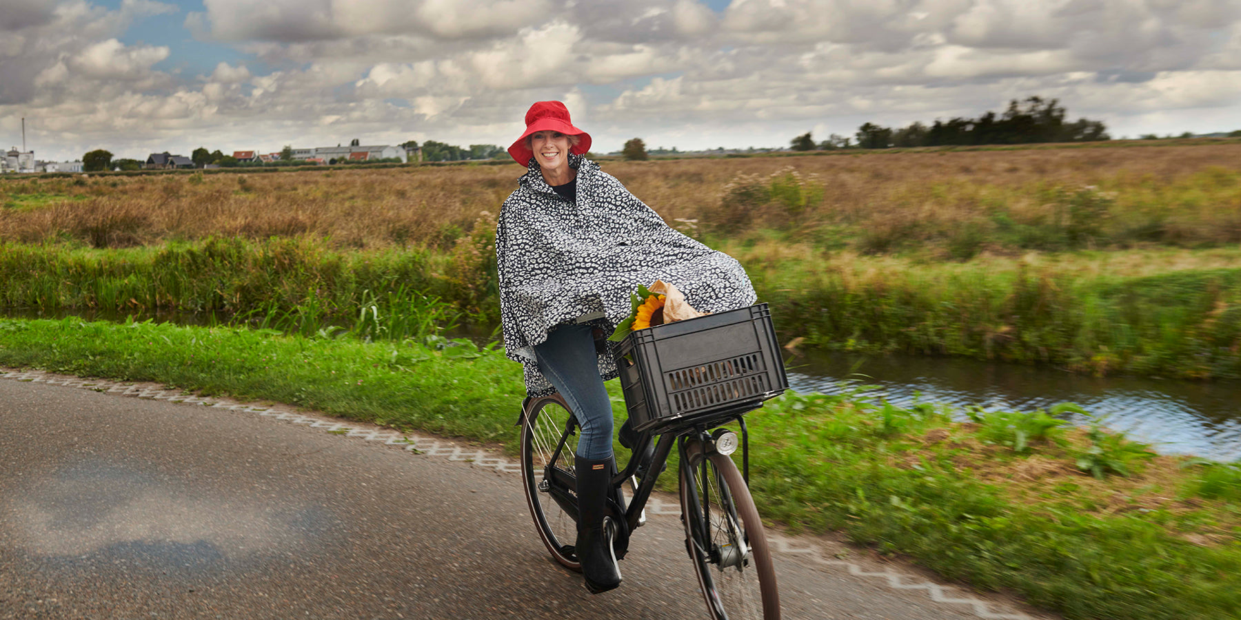 Zo vind jij de perfecte, stijlvolle regenponcho voor een droog jaar