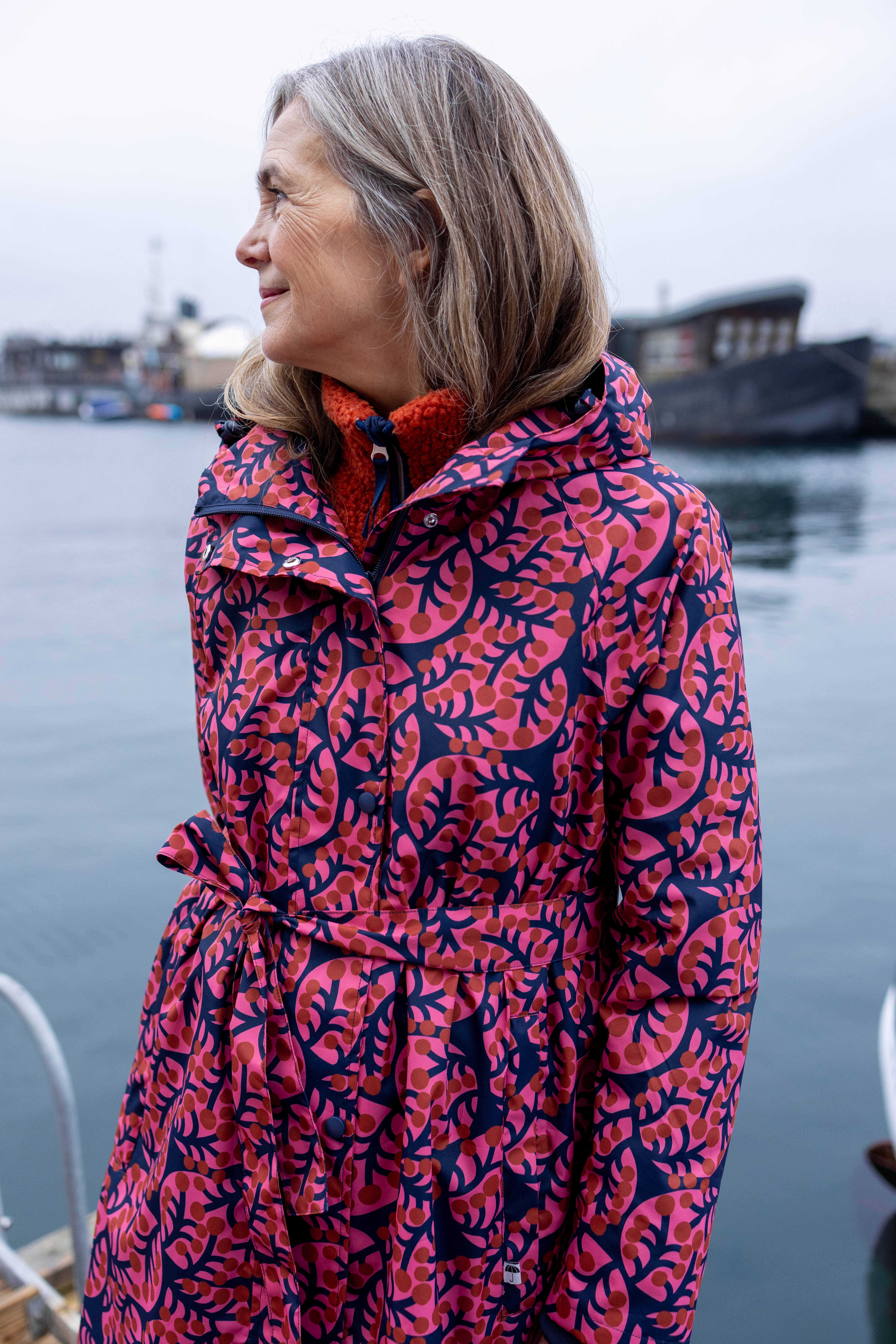 Danefæ Danelisabeth regentrenchcoat dames – Cherry Macro Micro 