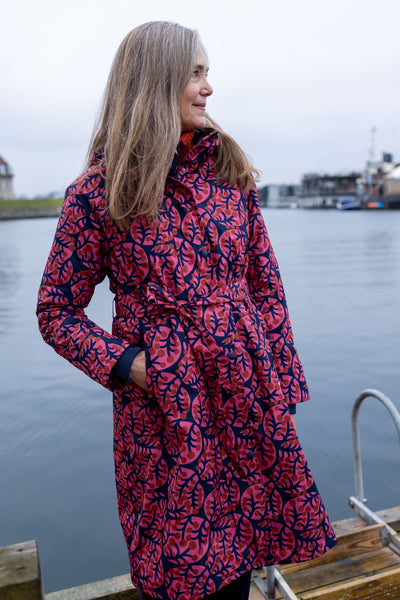 Danefæ Danelisabeth regentrenchcoat dames – Soft Cherry Macro Micro close