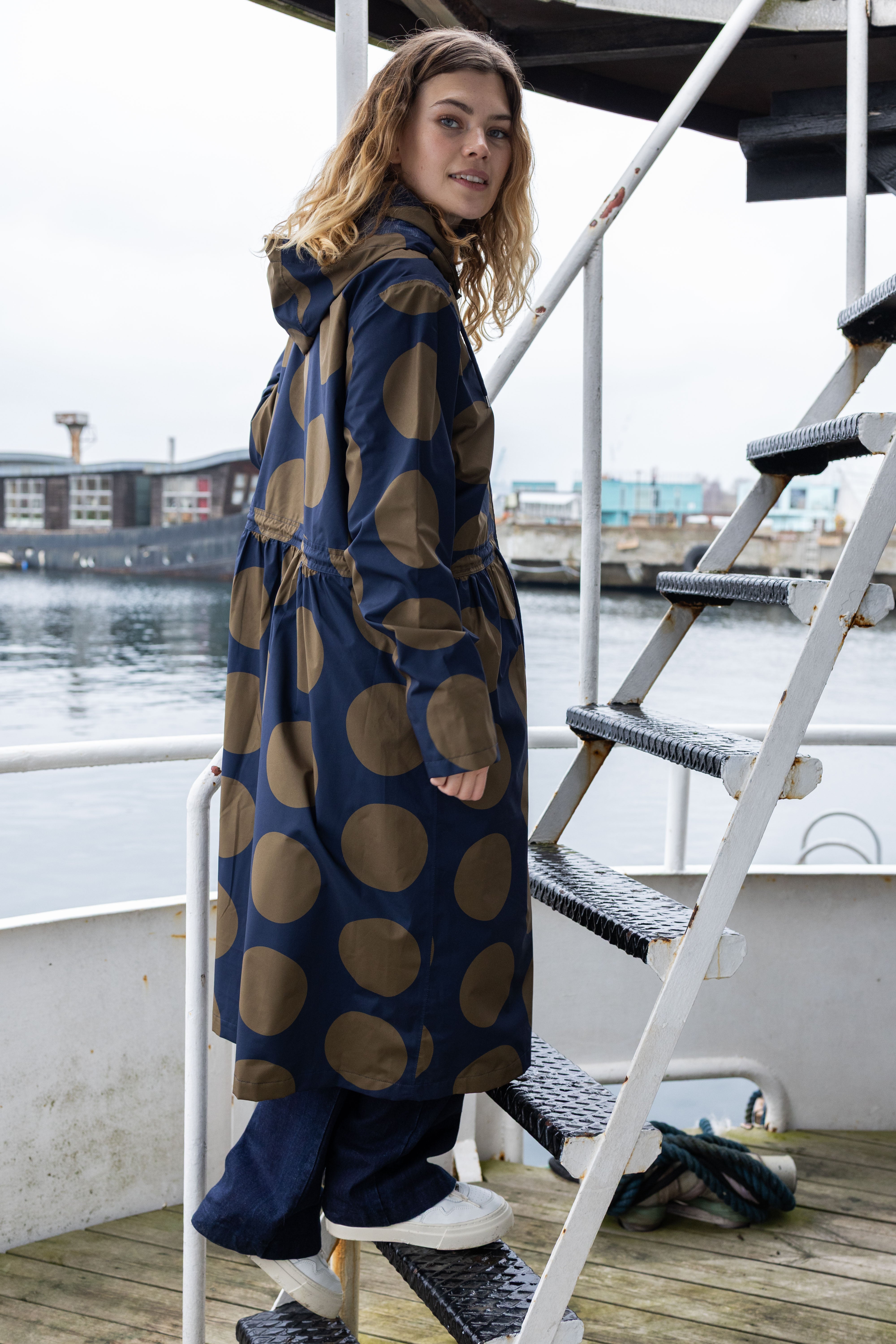 Danefae DaneThunder Regenjas  Navy/ Olive Megadots sfeer