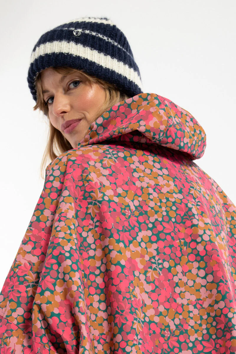 Danefae Danedream Drops Poncho Berrygood Roze capuchon
