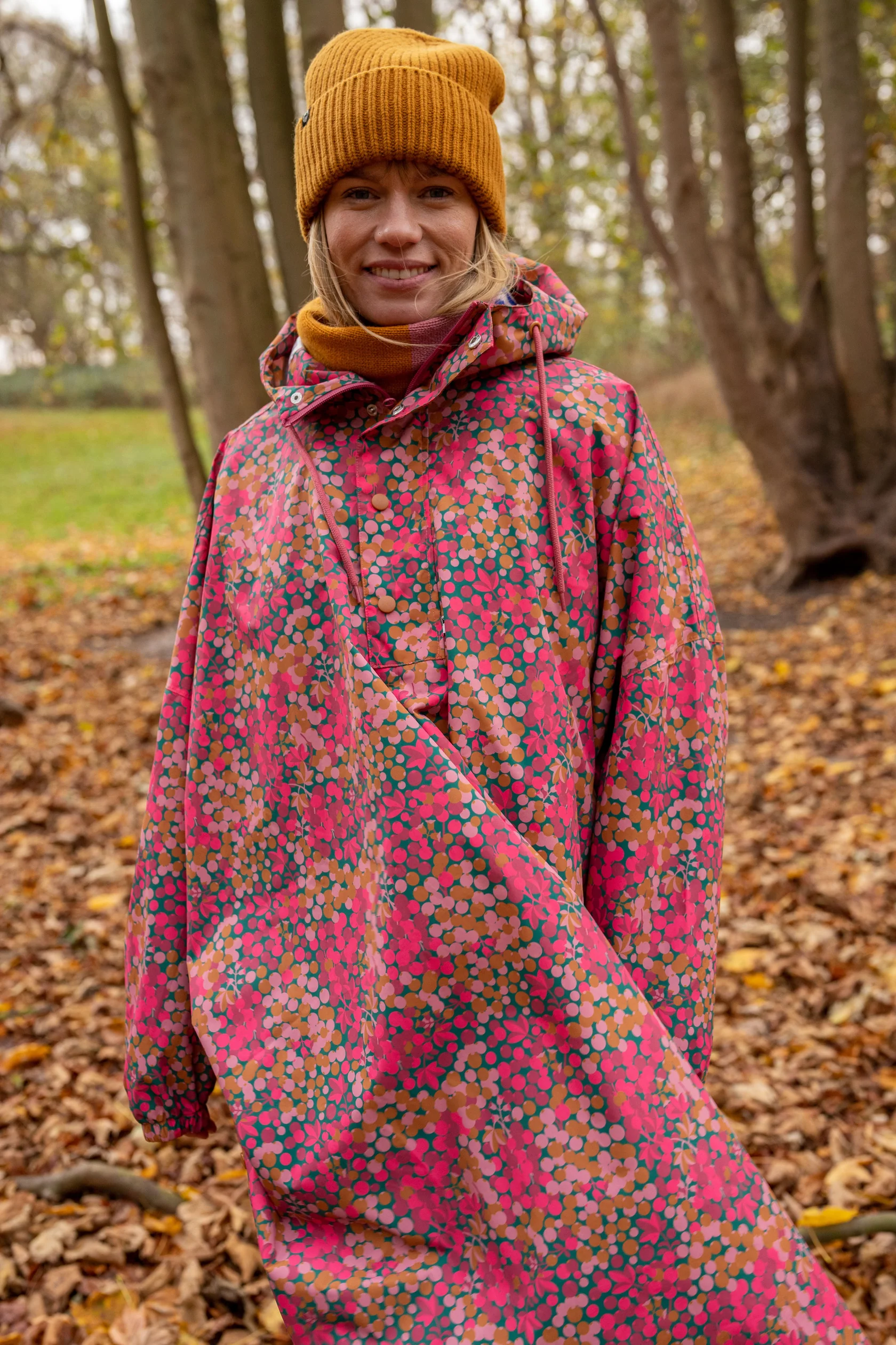 Danefae Danedream Drops Poncho Berrygood pink bos