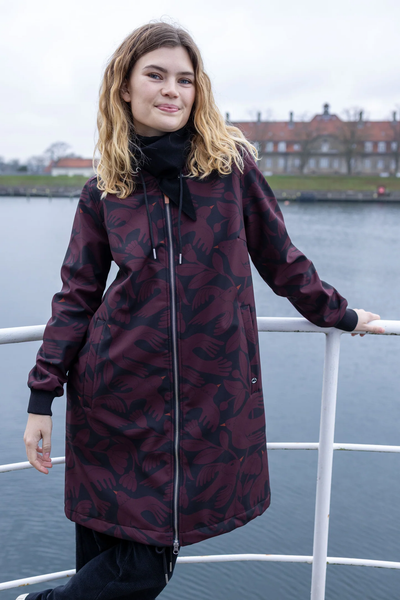 Danefae Danekarla Softshell Black/Dark Wine Birdie up voorzijde