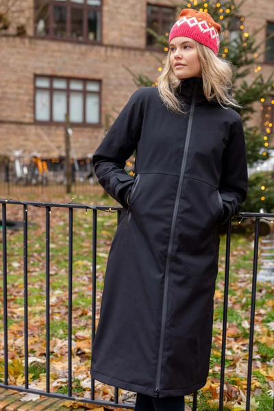 Danefae Premium Winter Regenjas Dames Danesandur Zwart sfeer voorzijde