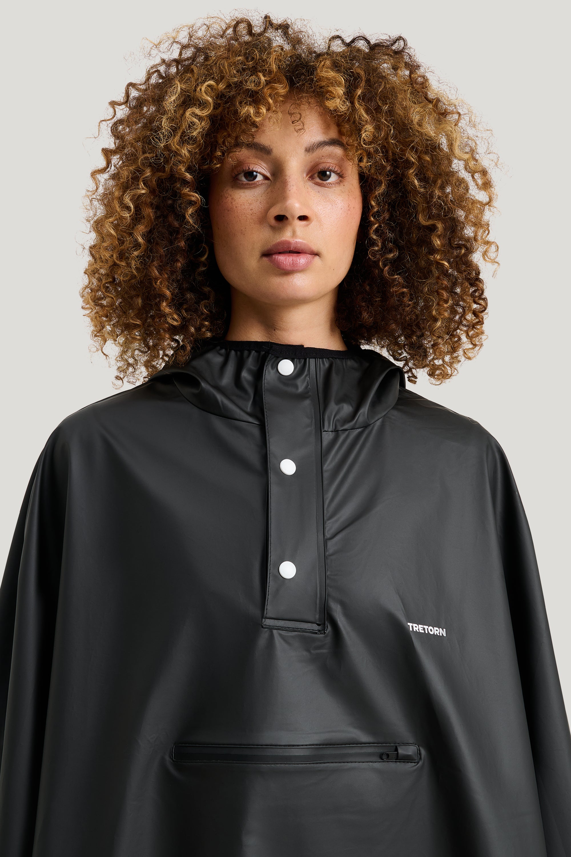Tretorn Light Rain Poncho zwart  model close