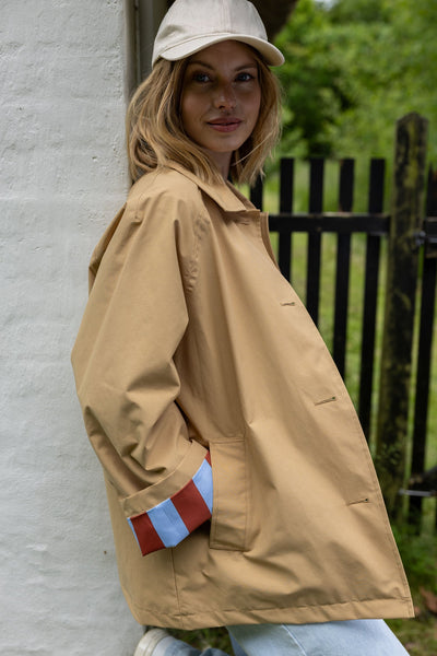 Danefæ Danebusiness beige tussenjas voor dames, achteraanzicht
