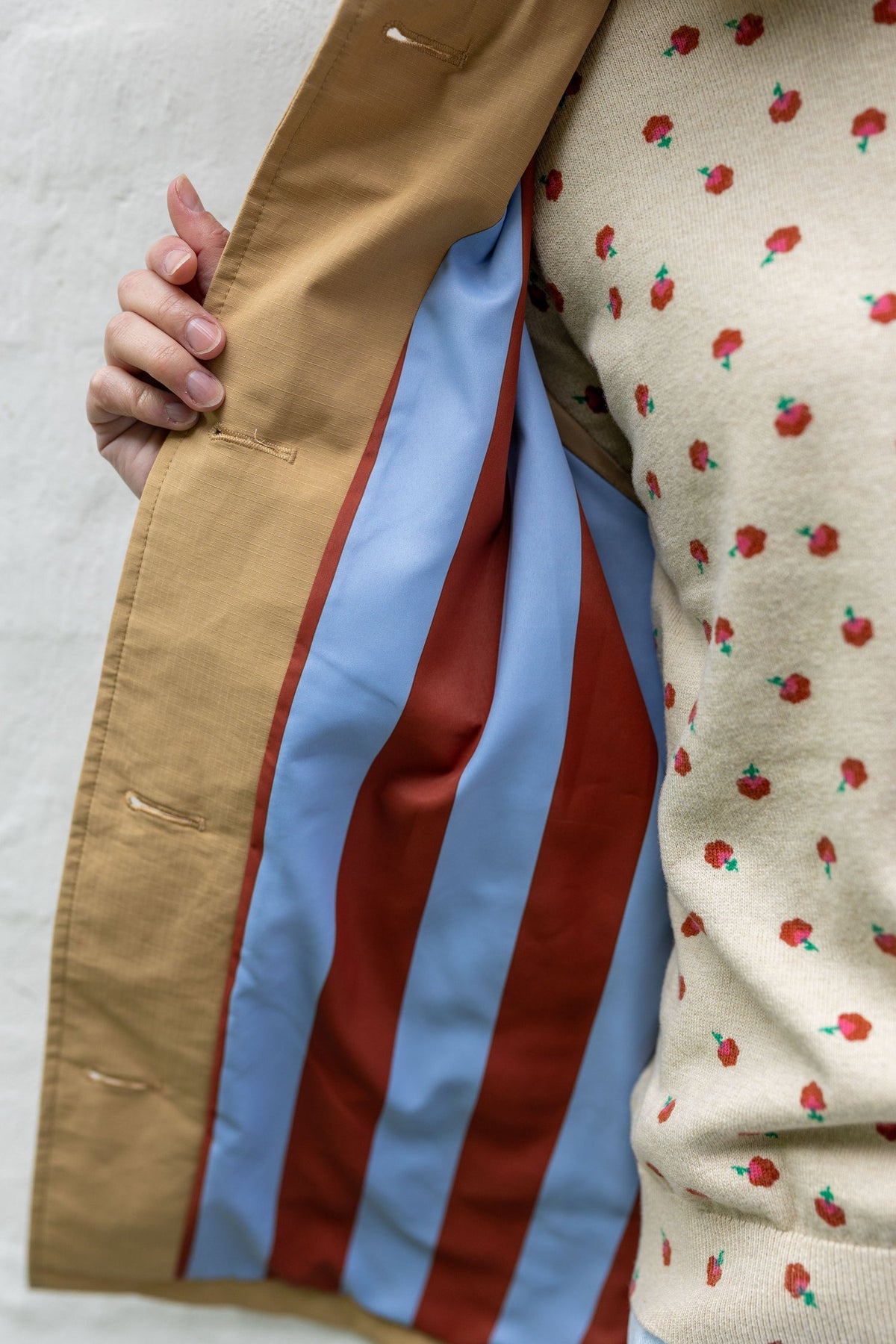 Danefæ Danebusiness beige tussenjas voor dames met opgerolde mouwen