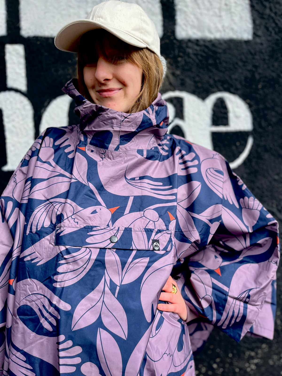 Danefæ Danepackit opvouwbare regenponcho navy Birdieup – productfoto 6