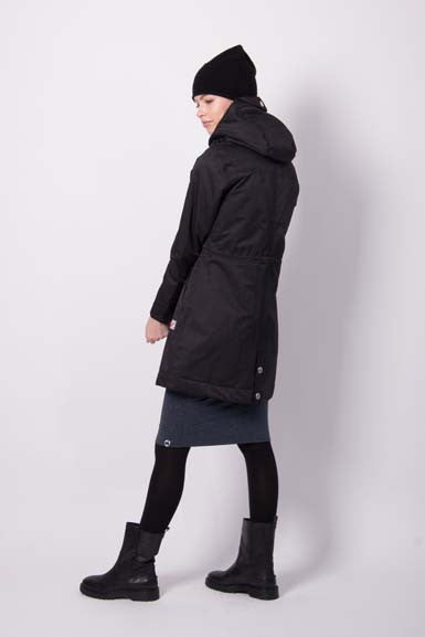 Danefae-inge-winterparka-black-zilv-rits-model-achterkant