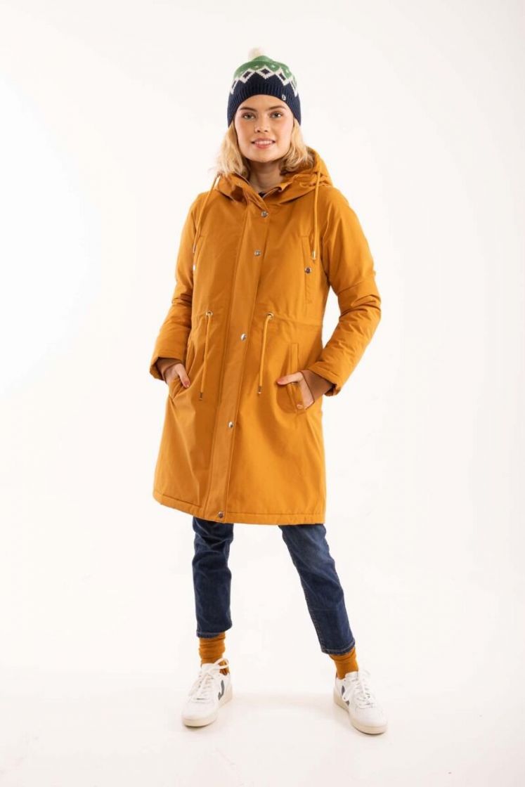 Danefae-Winter-Regenjas-Dames-Danenora-mosterd-model