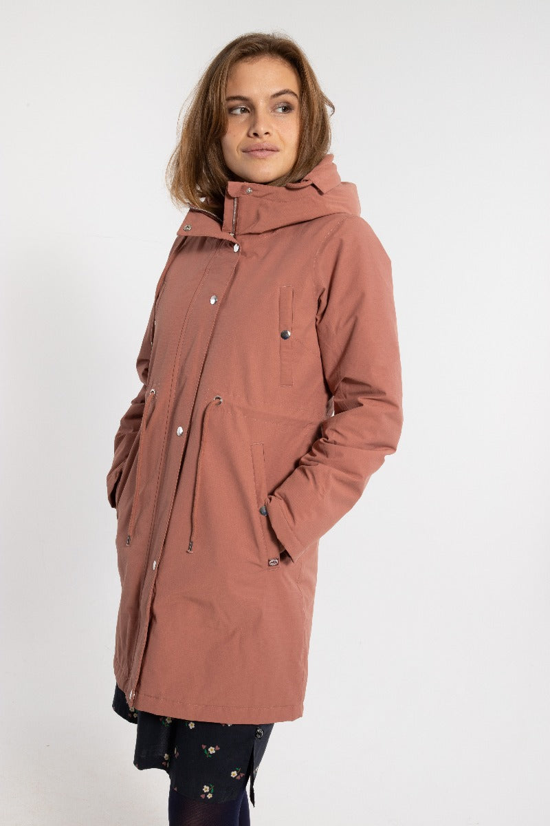 Danefae-Winter-Regenjas-Dames-Danenora-rose-model