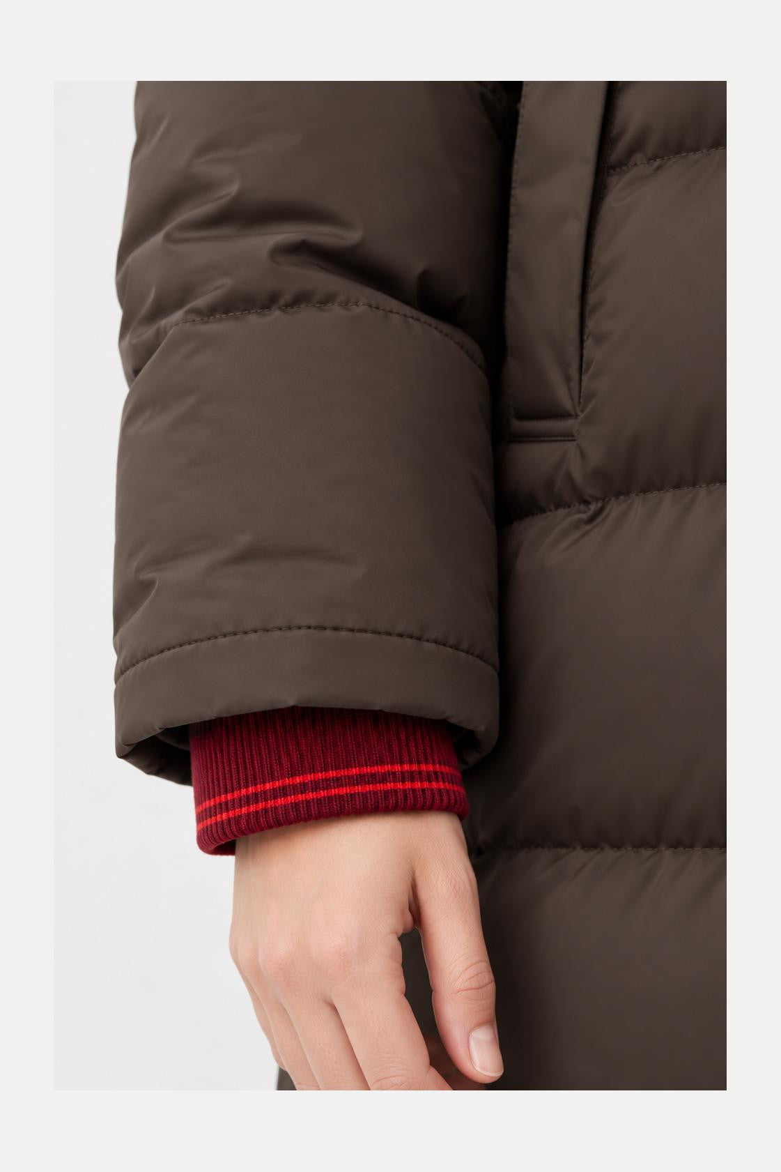 Derbe Interholm Coffee Bean winterjas detail capuchon en rode accenten