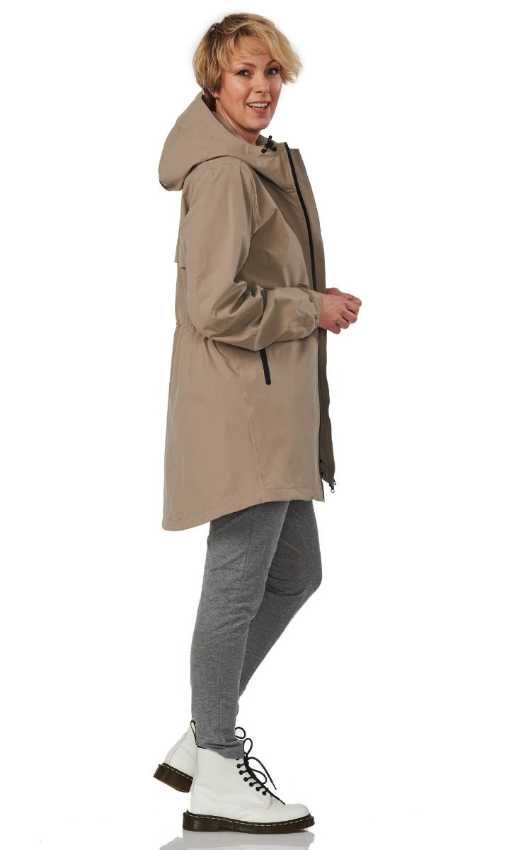 HappyRainyDays-Regenparka-Dames-Beige-modelzij