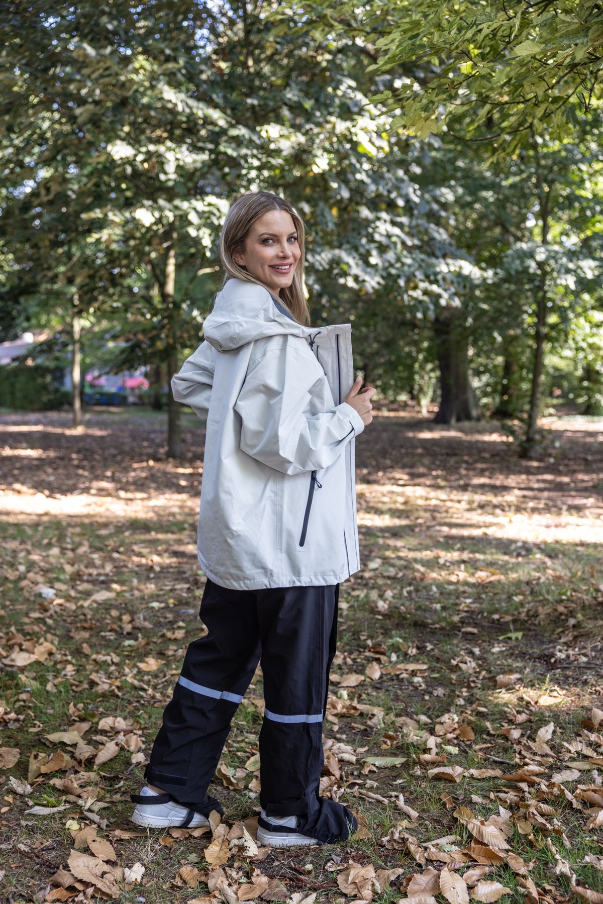 Hello Rain Premium 20K regenjas off-white gecombineerd met Storm regenbroek