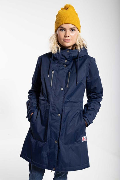 inge_winter_parka_silvertrim-model