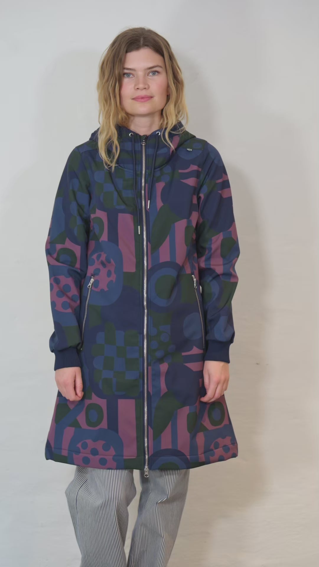 Video laden: Danefae Softshell Regenjas Danejane Dark Forest Patchland