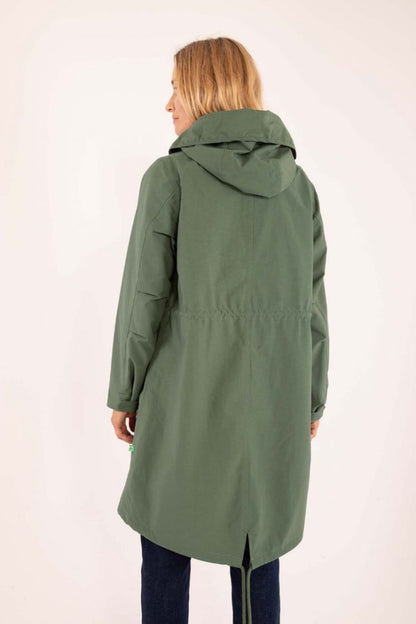 danefae-regenparka-midseason-dames-svaneke-khaki-groen-achtermodel